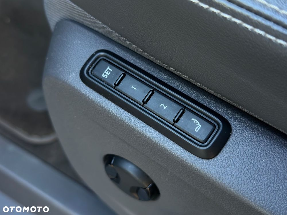 Volkswagen Multivan 1.4 TSI eHybrid PHEV 160kW L2 Style DSG - 12