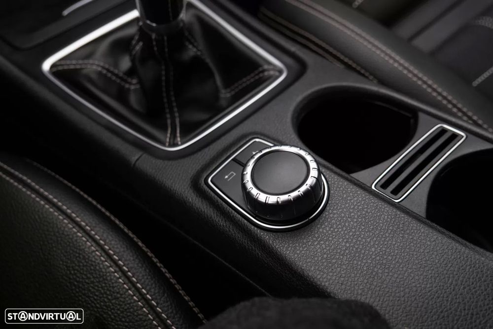 Mercedes-Benz CLA 180 d Shooting Brake - 23