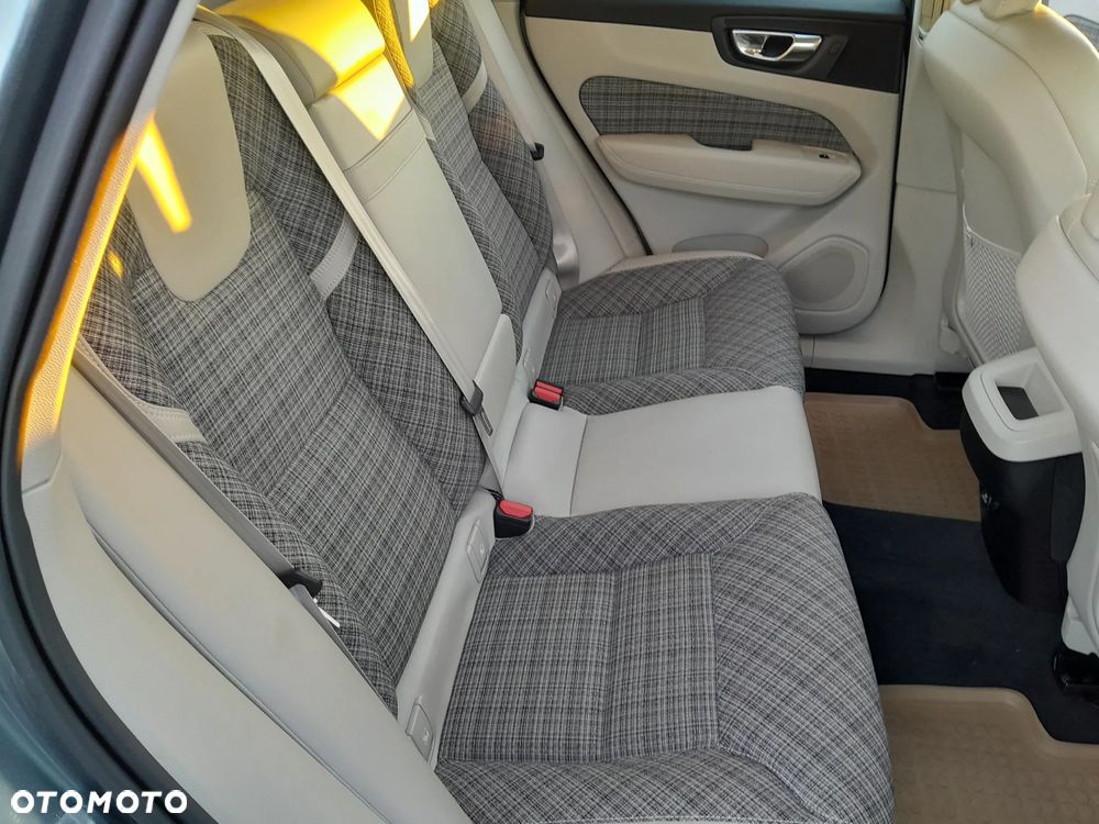 Volvo XC 60 D4 AWD Momentum - 17