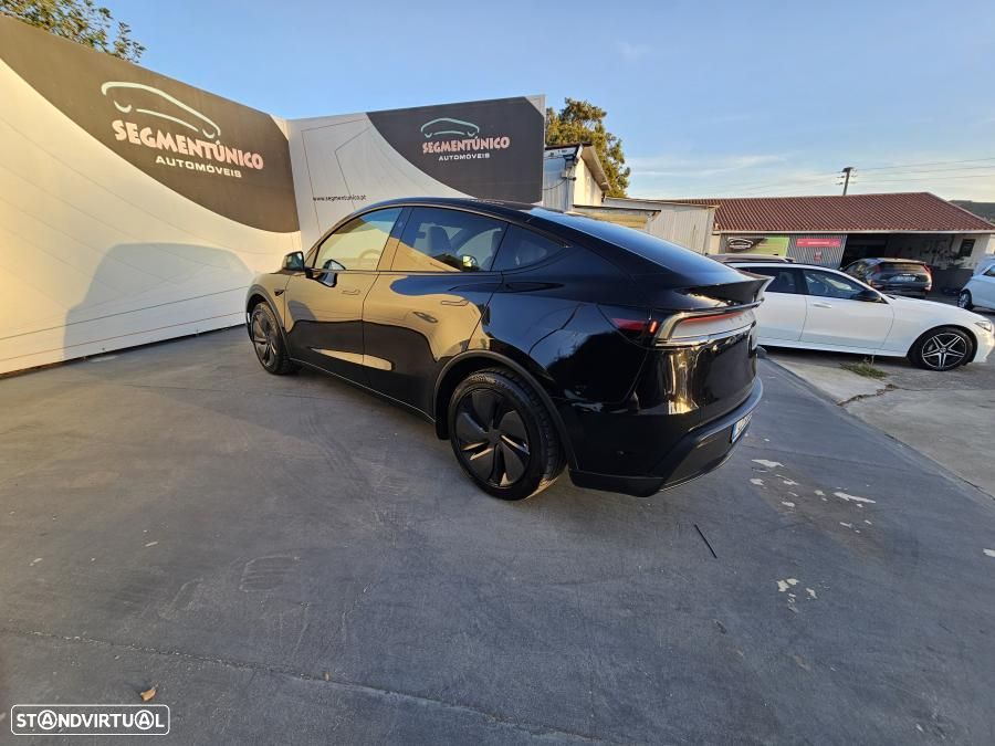 Tesla Model Y Long Range Dual Motor AWD - 12