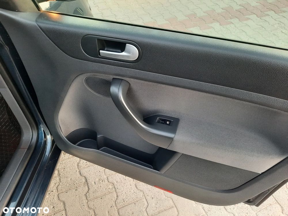 Volkswagen Golf Plus 1.9 TDI DPF Comfortline - 21