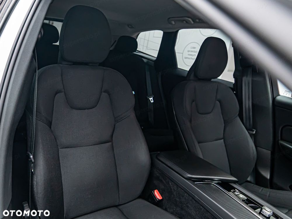 Volvo XC 60 B4 B Momentum - 12