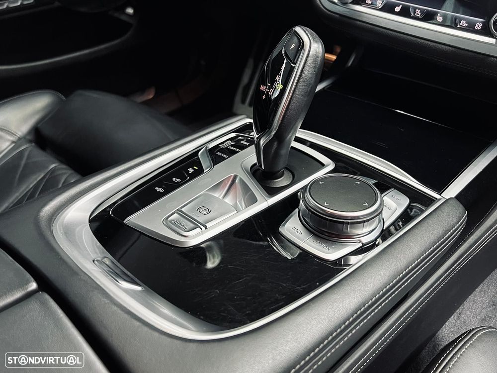 BMW 740 d xDrive Pack M - 28