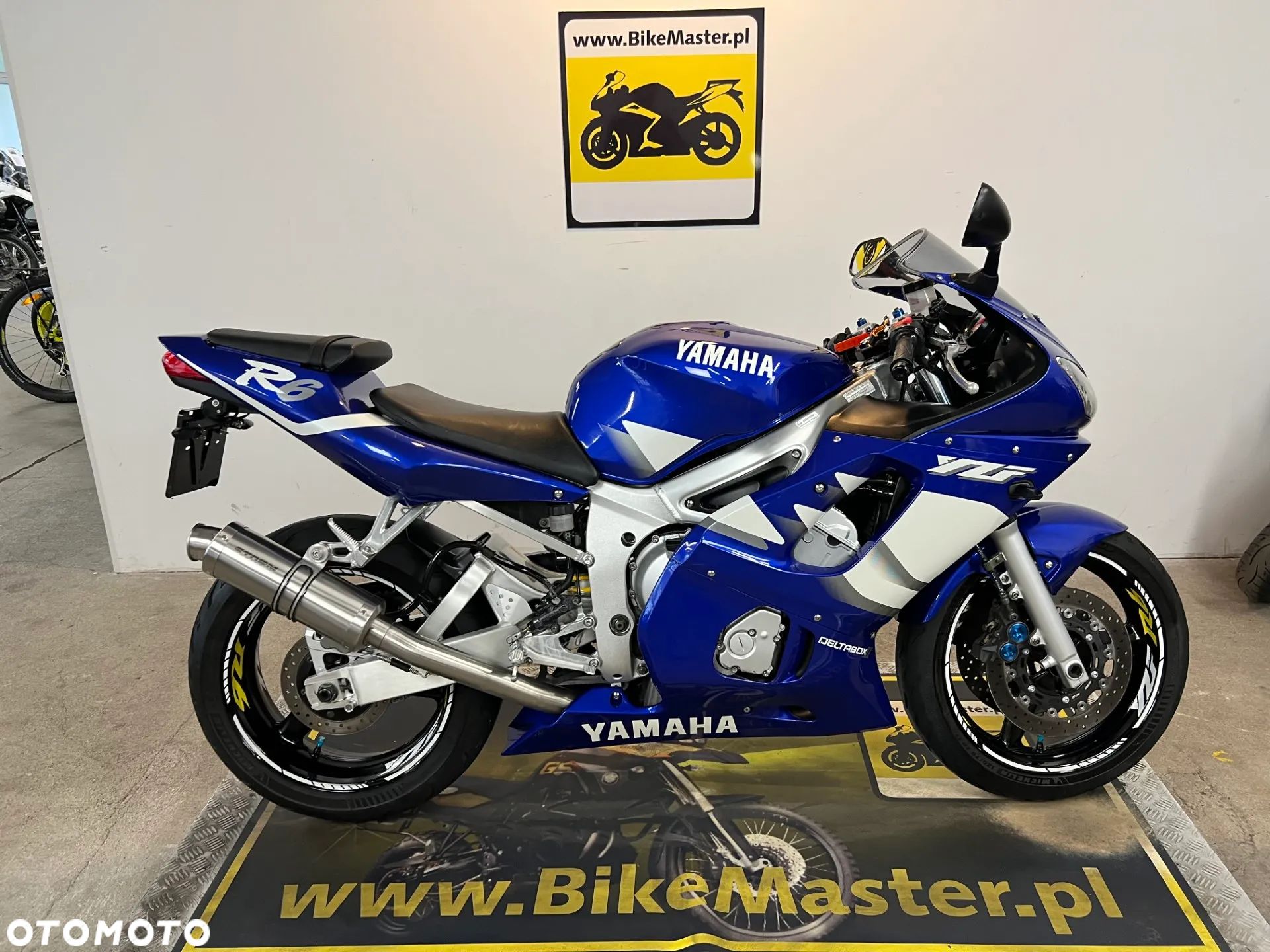 Yamaha R6 - 1