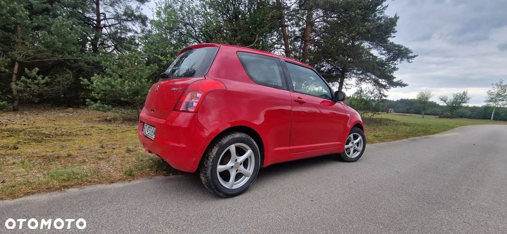 Suzuki Swift 1.3 Club - 4