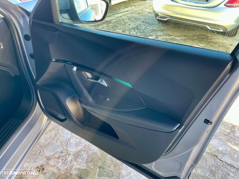 Peugeot 2008 1.2 PureTech Allure - 22