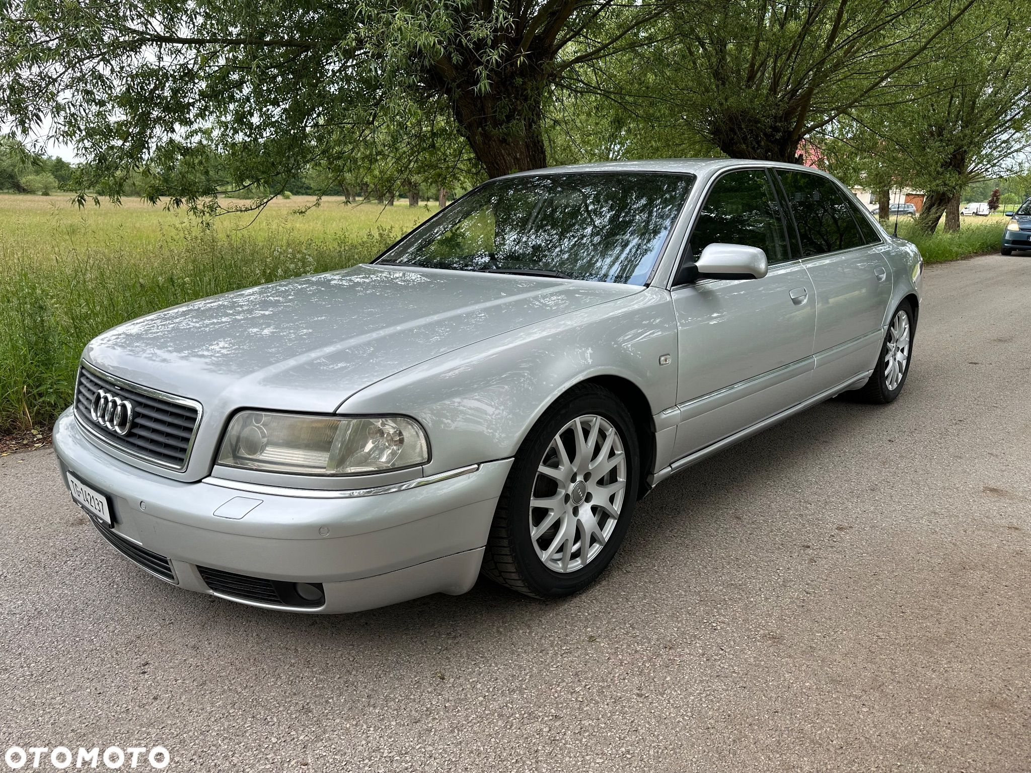 Audi A8 4.2 L Quattro - 1