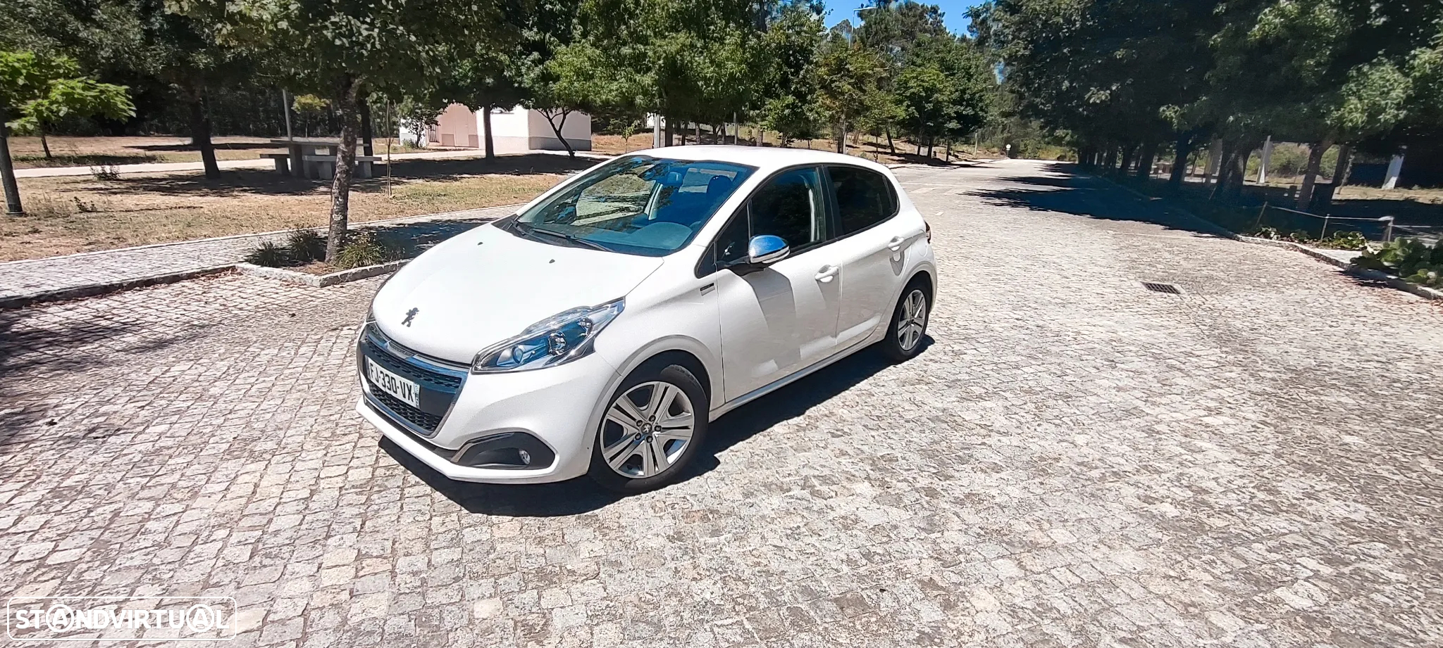 Peugeot 208 1.2 PureTech Signature - 16
