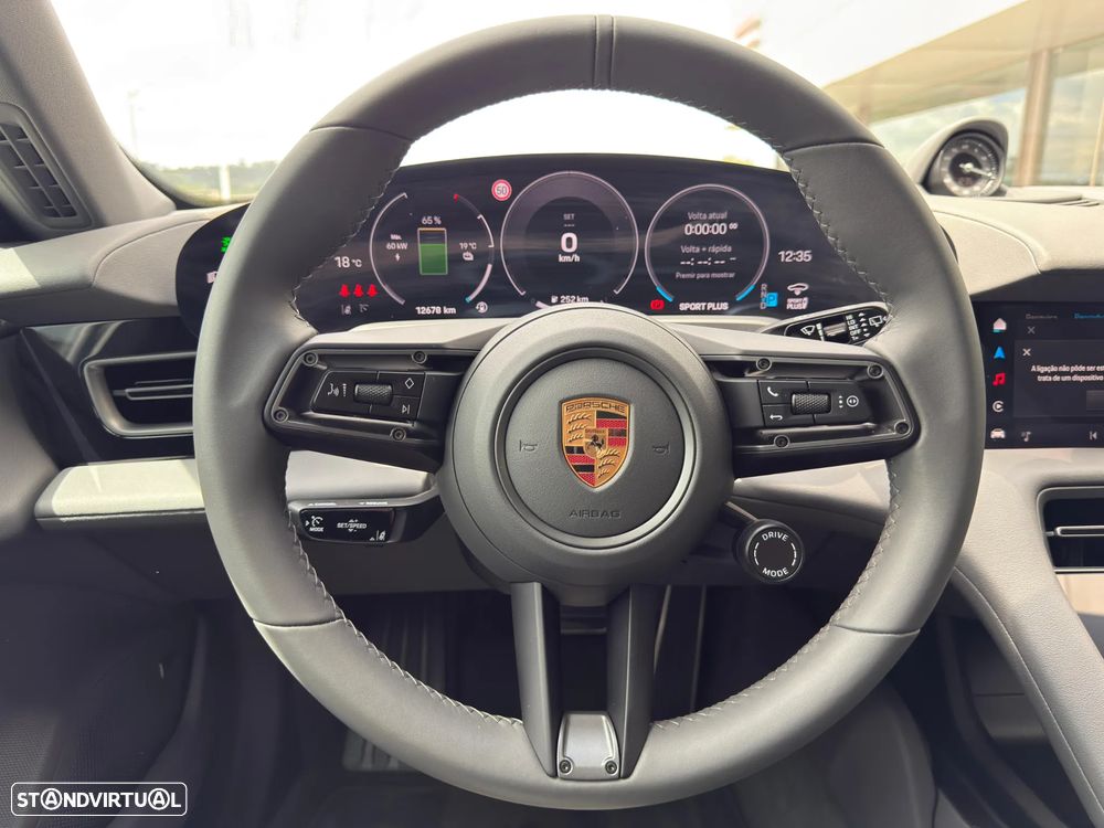 Porsche Taycan Sport Turismo - 24