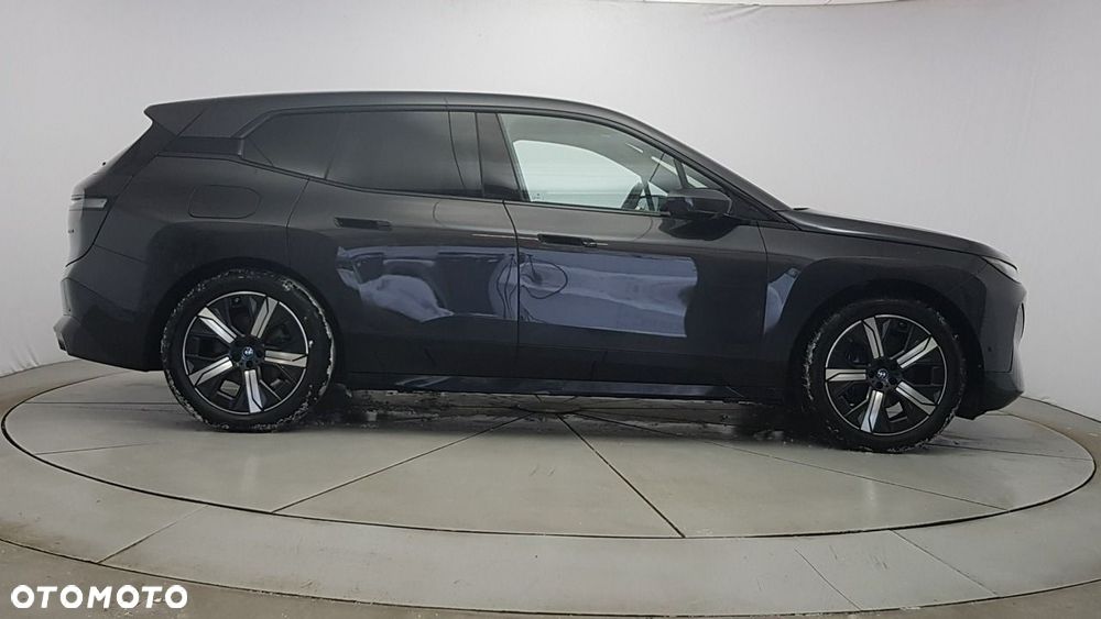 BMW iX - 8