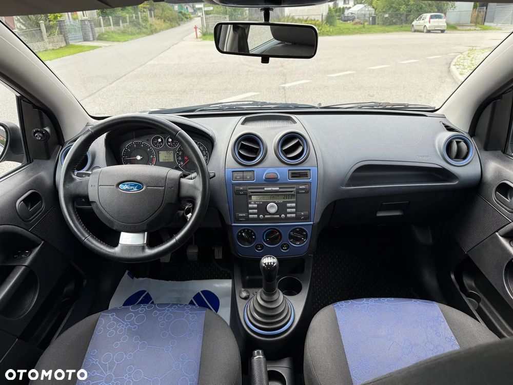 Ford Fiesta 1.3 Ambiente - 21