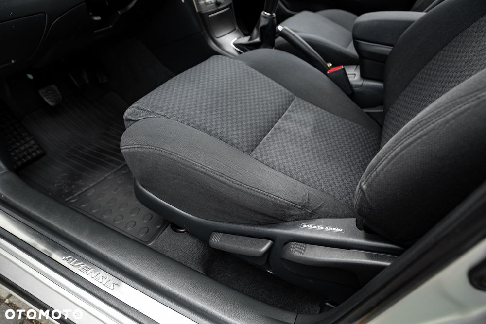 Toyota Avensis 1.8 VVT-i Executive - 18