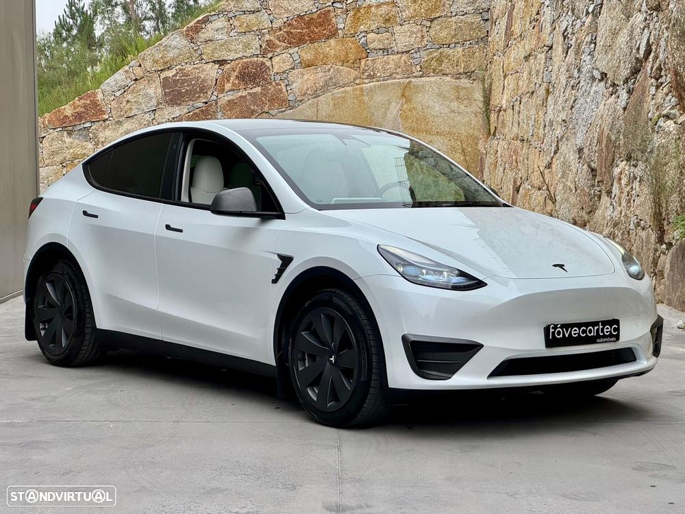 Tesla Model Y Standard Long Range RWD - 2