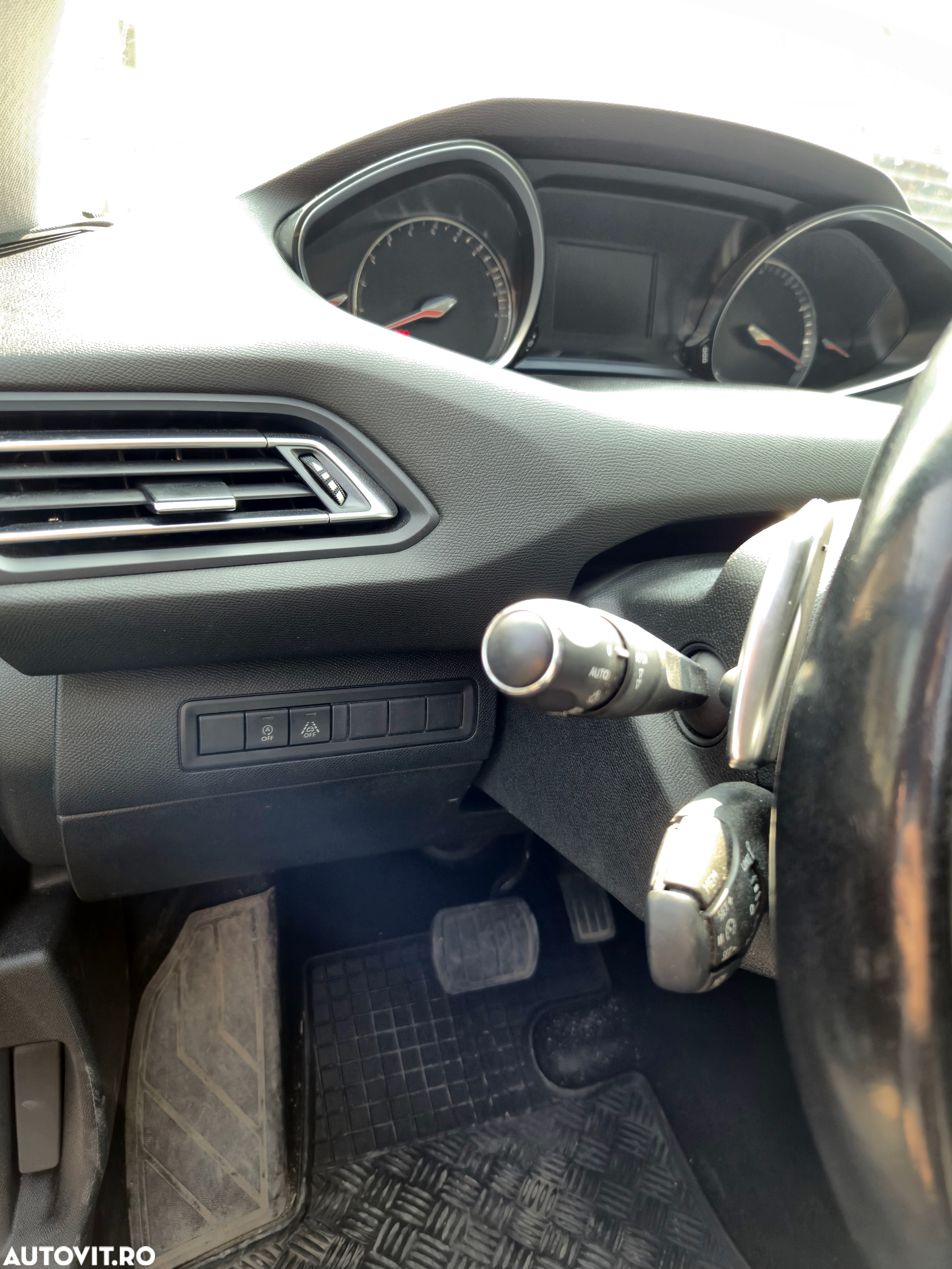 Peugeot 308 1.2 L PureTech Turbo Active Aut. - 21