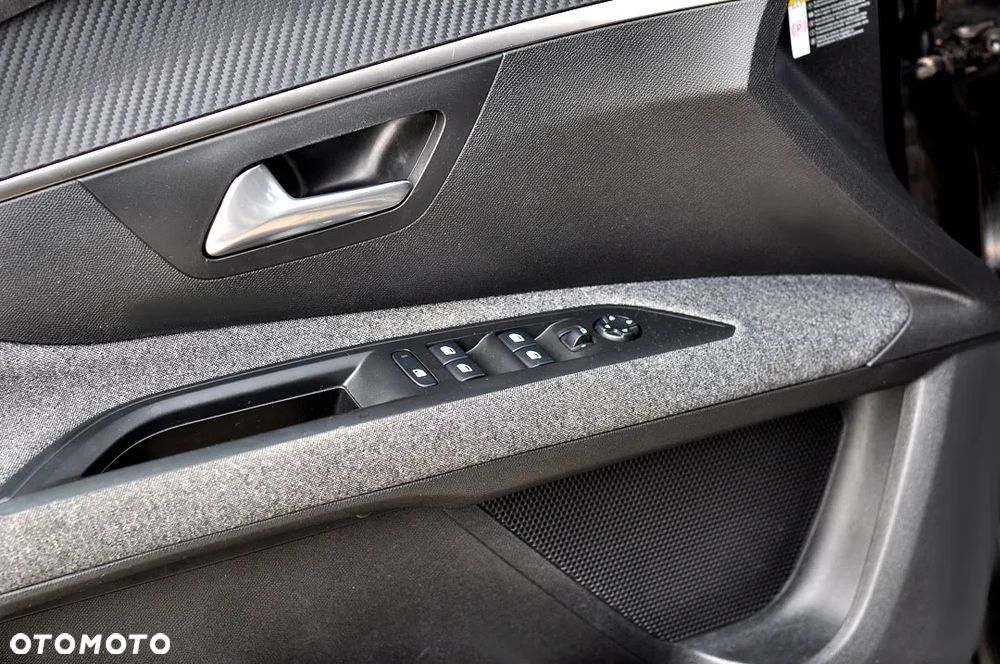 Peugeot 5008 1.6 BlueHDI Allure S&S EAT6 - 32