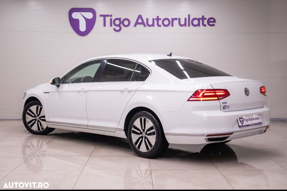 Volkswagen Passat - 11