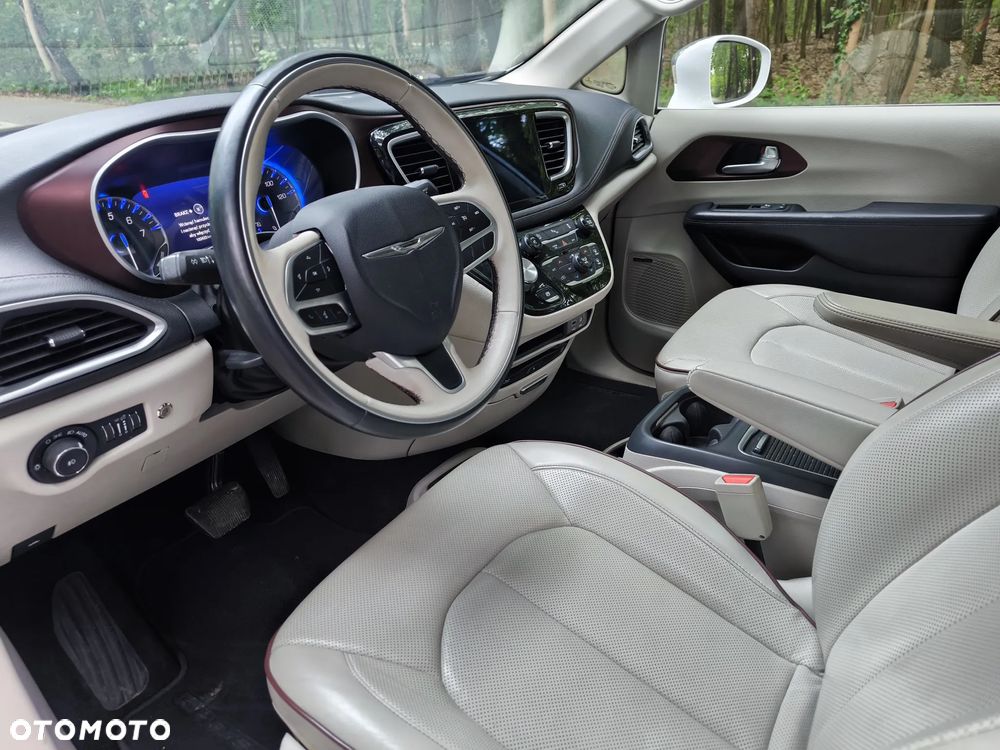 Chrysler Pacifica - 22