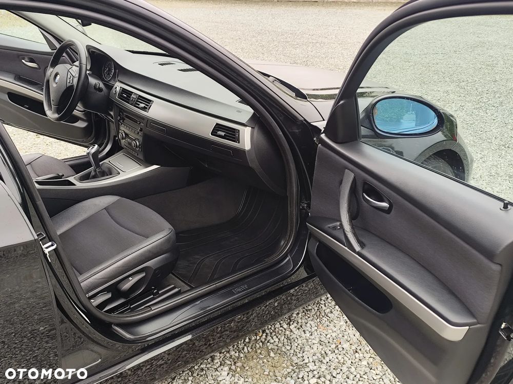 BMW Seria 3 318i - 18