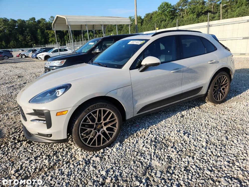 Porsche Macan - 1