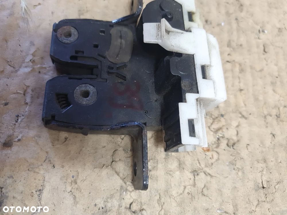 } ZAMEK KLAPY TYŁ RENAULT nr 8200076240 - 3