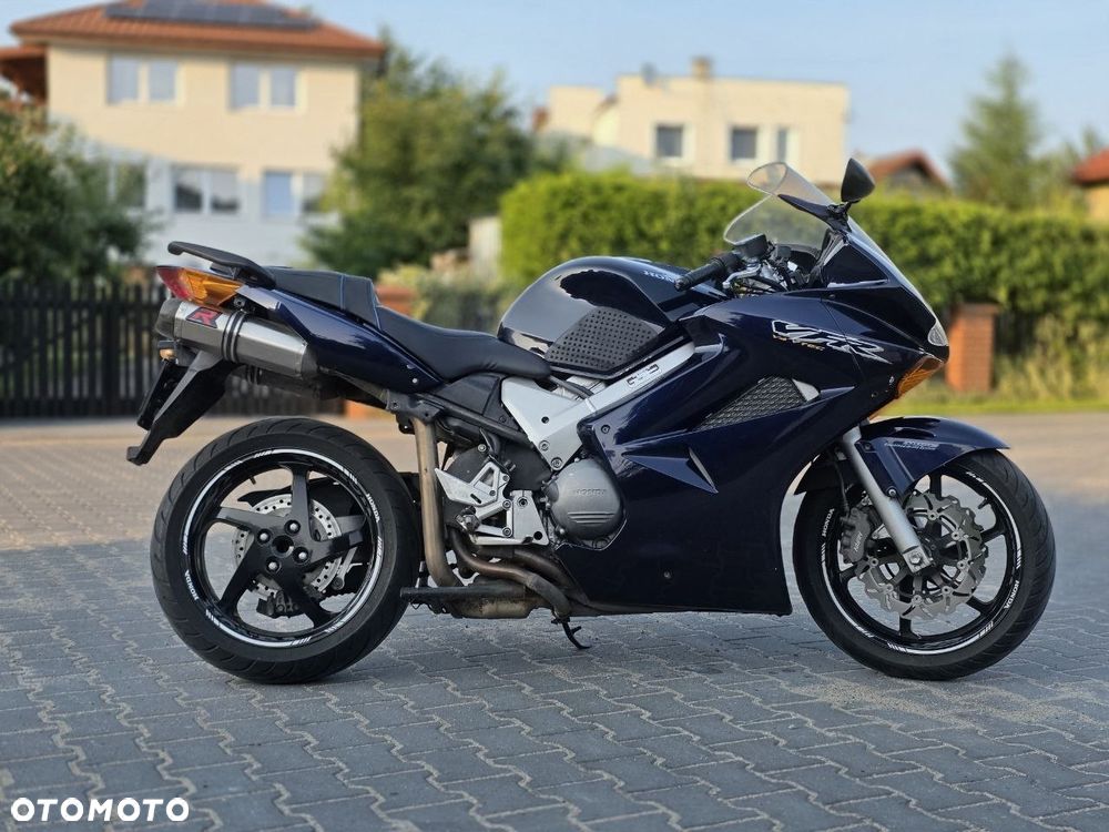 Honda VFR - 11