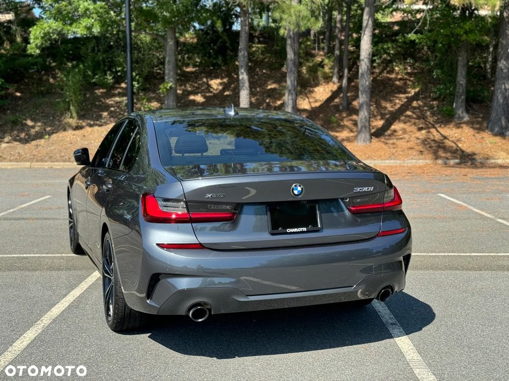 BMW Seria 3 330i xDrive Luxury Line - 9