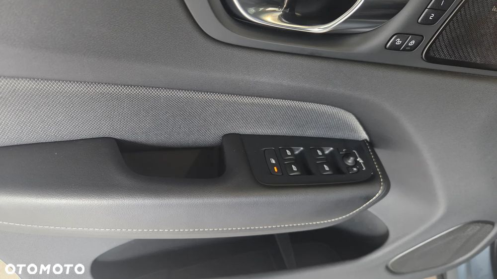 Volvo XC 60 B4 D AWD R-Design - 9
