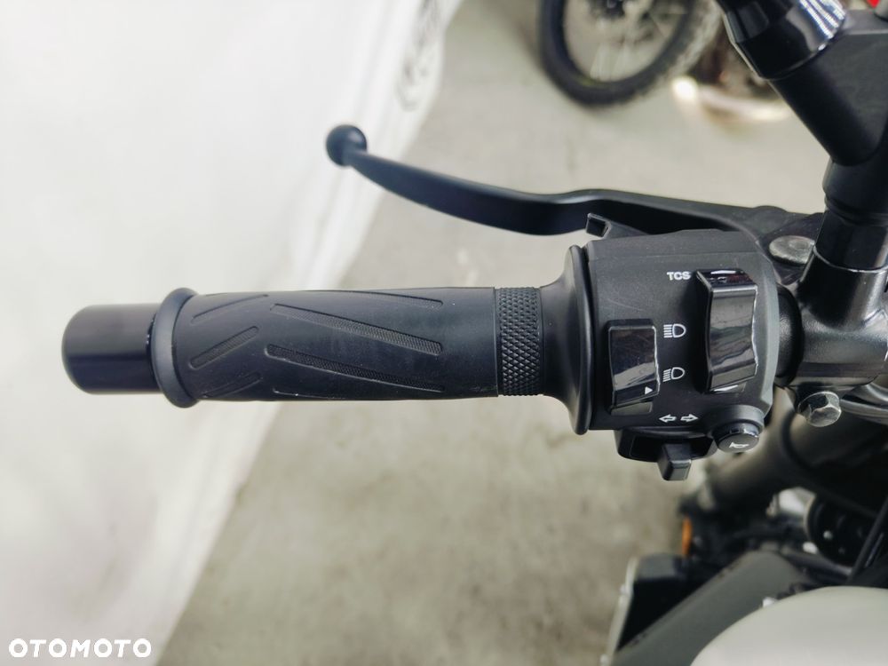 Yamaha XSR - 15