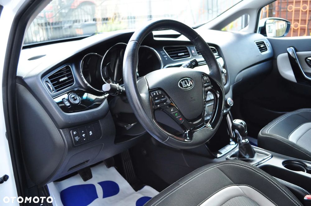 Kia Ceed 1.4 CVVT Dream Team Edition - 10