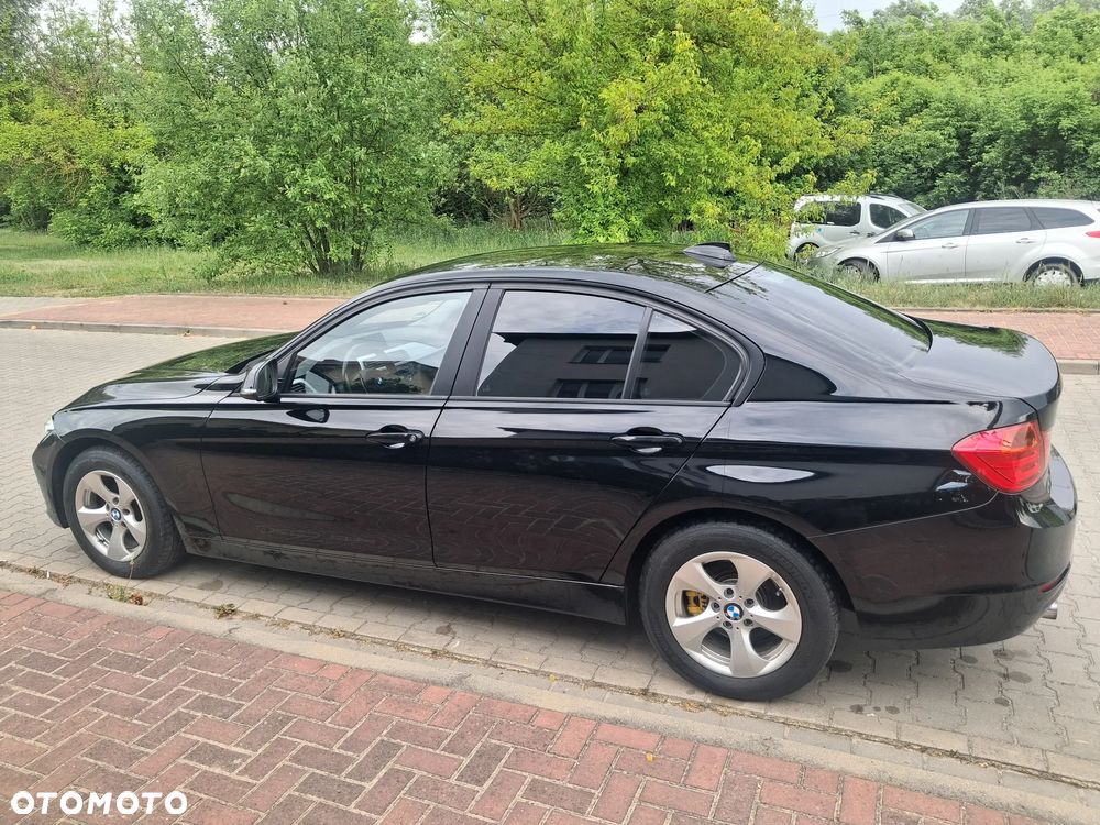 BMW Seria 3 318d Sport Line - 33