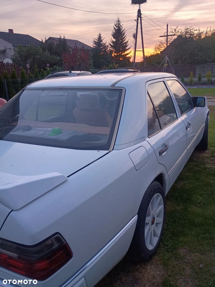 Mercedes-Benz W124 1992 photo 5