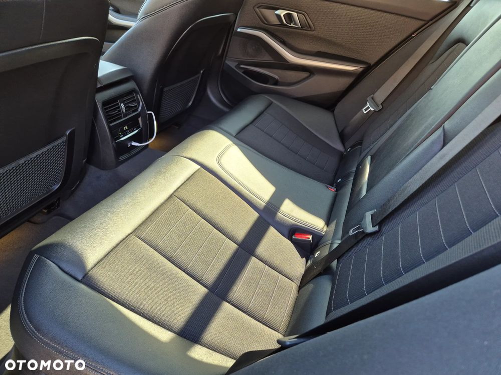 BMW Seria 3 320d Advantage sport - 34