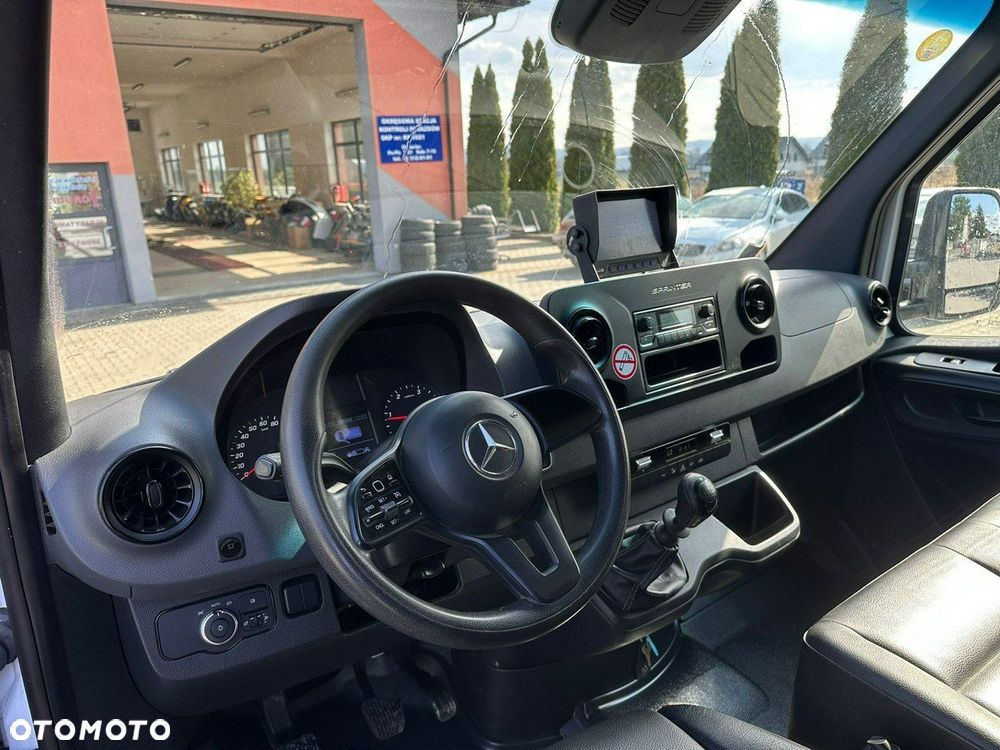 Mercedes-Benz Sprinter - 13