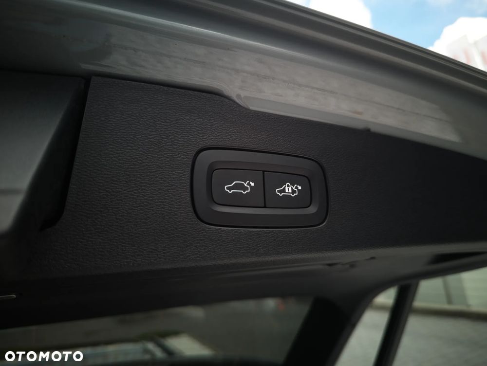 Volvo V60 B4 D Ultimate Dark - 29