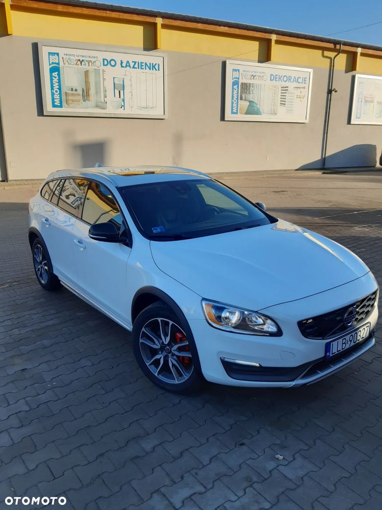 Volvo V60 Cross Country - 1