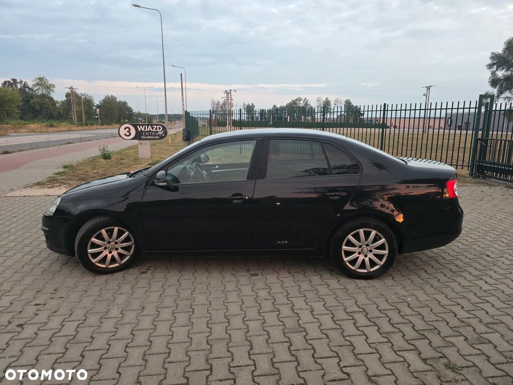 Volkswagen Jetta 1.6 Trendline - 5
