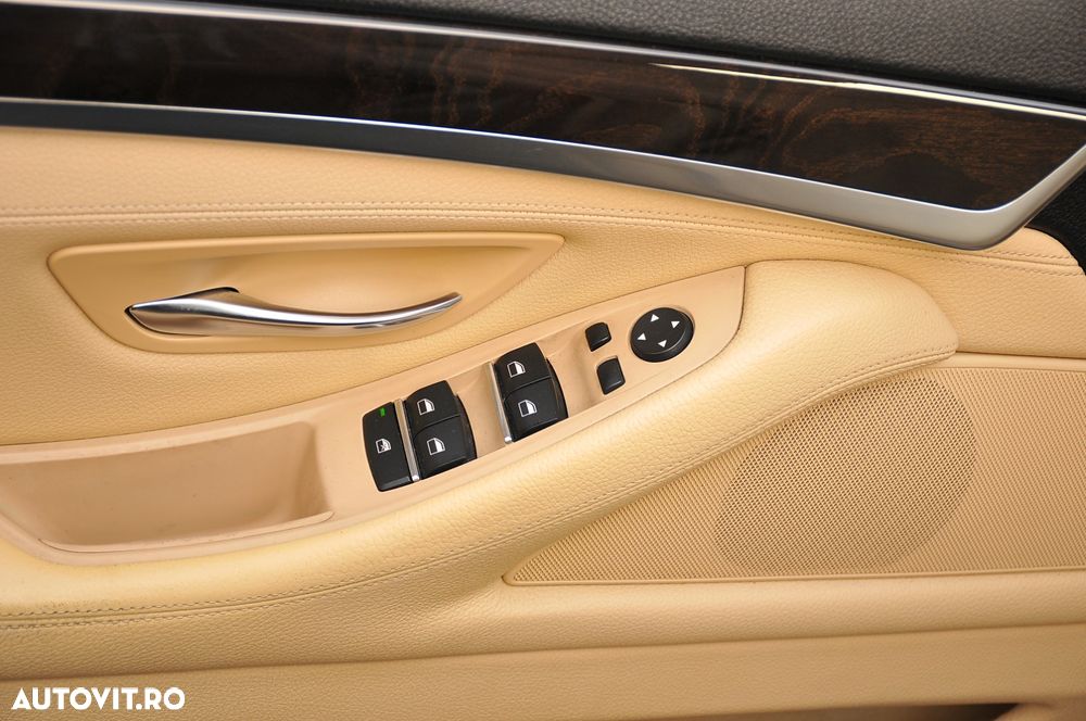 BMW Seria 5 525d xDrive - 29