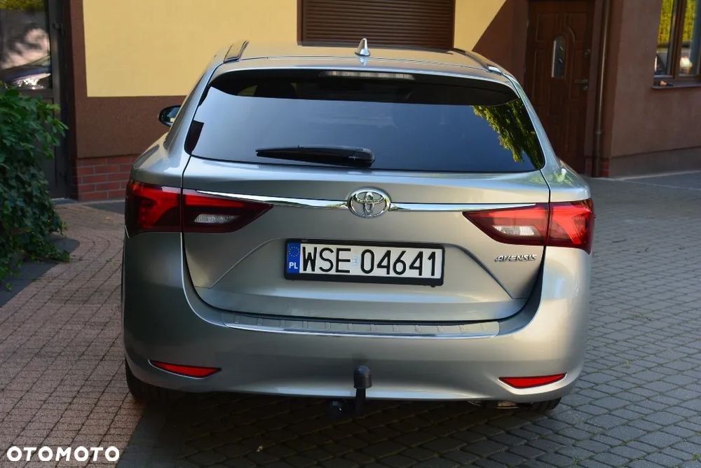 Toyota Avensis 1.8 Premium - 17