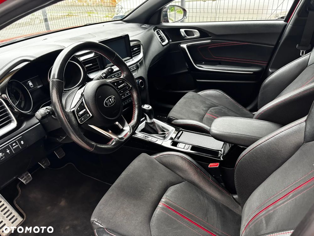 Kia ProCeed - 10