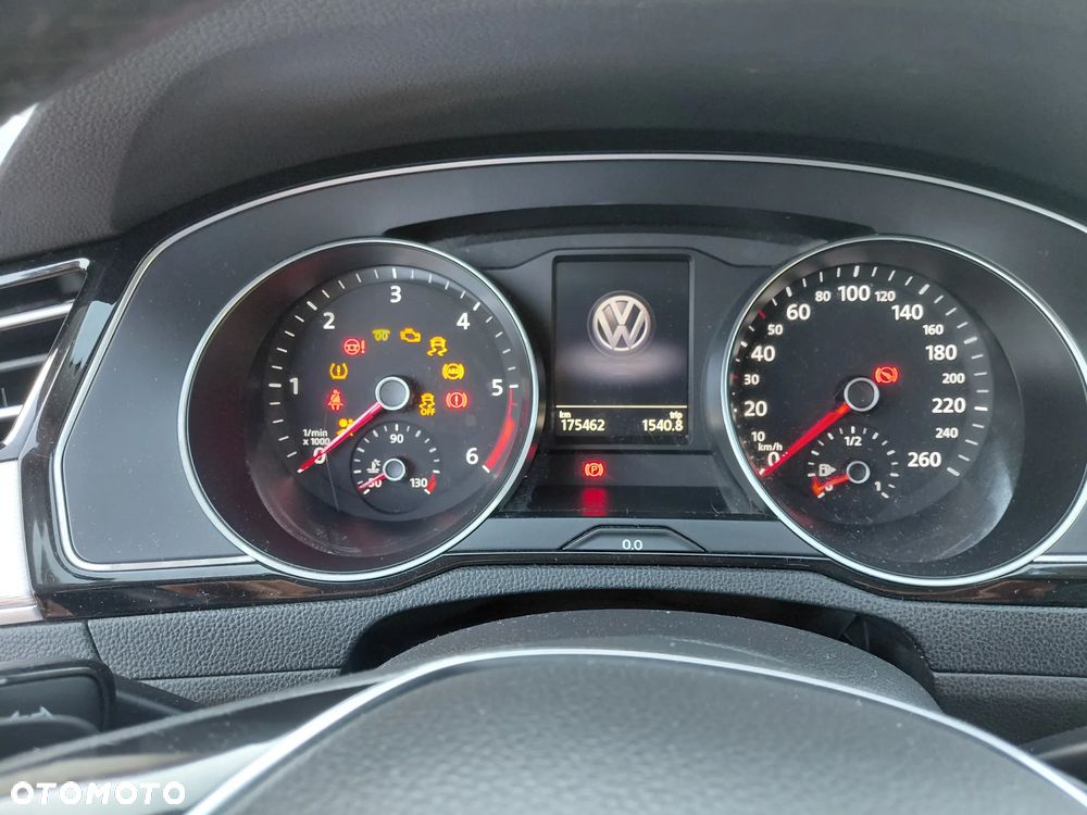 Volkswagen Passat 2.0 TDI (BlueMotion Technology) DSG Comfortline - 17