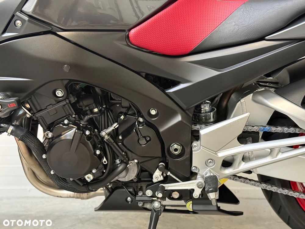 Suzuki GSR - 30