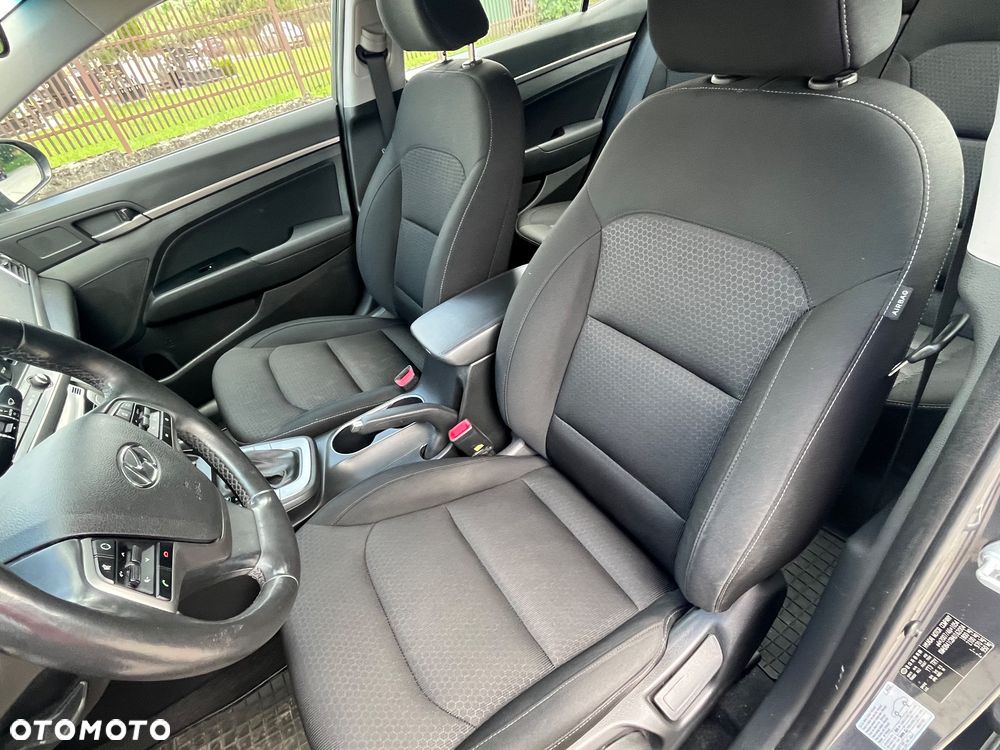 Hyundai Elantra 1.6 Style - 17