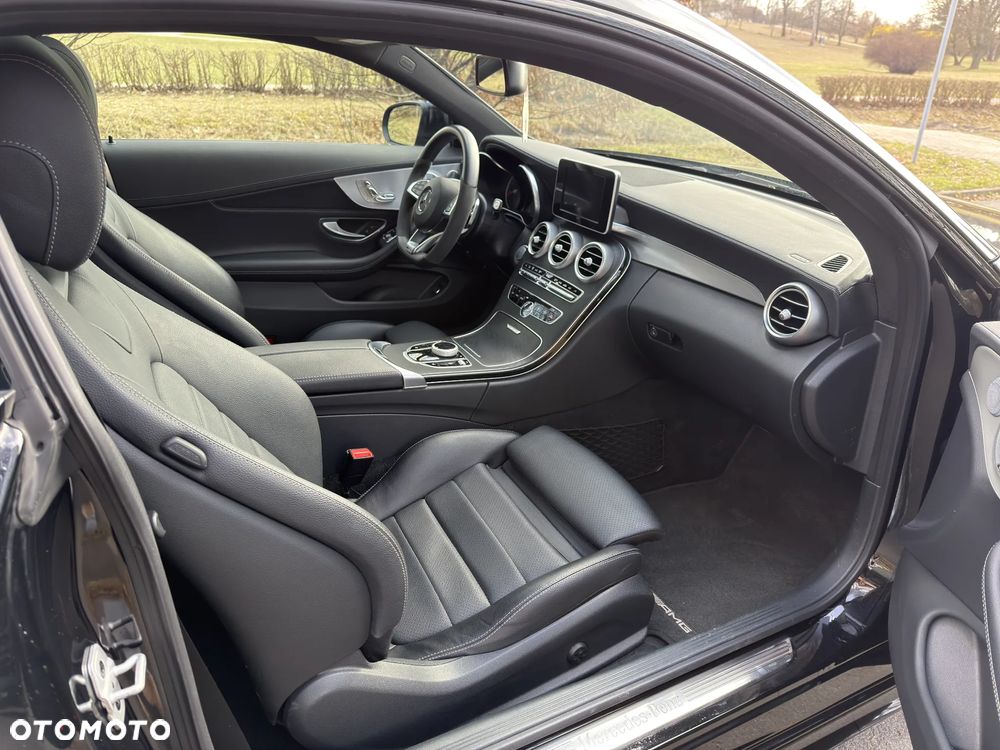 Mercedes-Benz Klasa C 300 9G-TRONIC Night Edition - 8