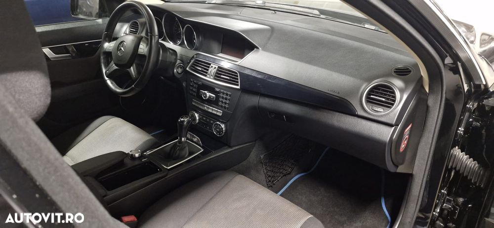 Mercedes-Benz C 180 Avantgarde Edition - 15