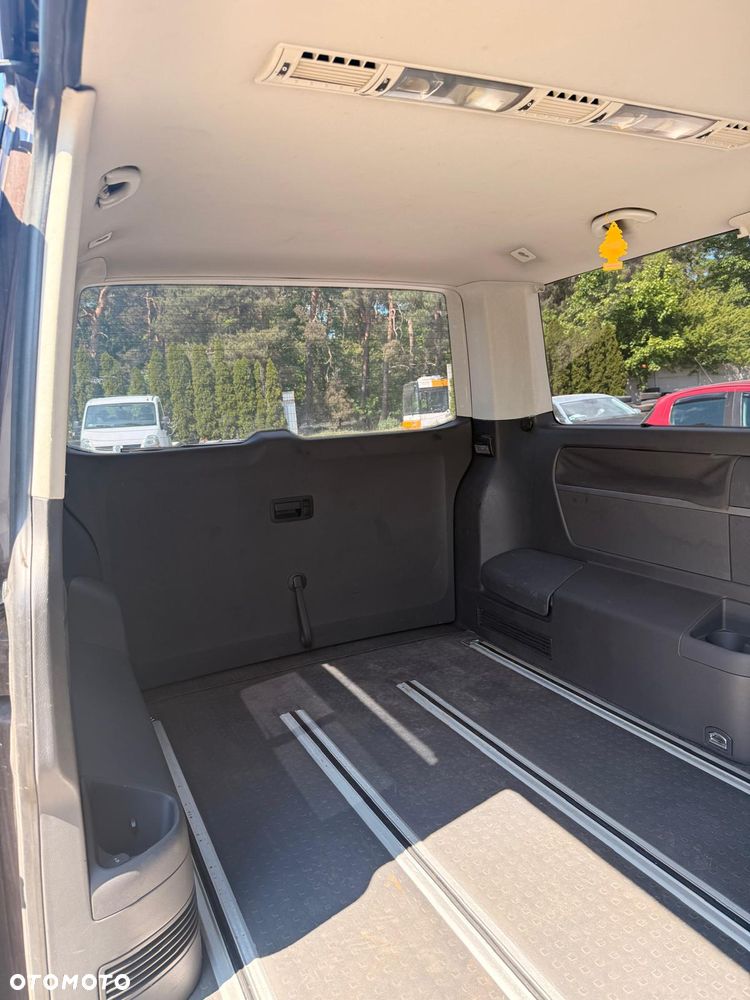 Volkswagen Multivan - 11