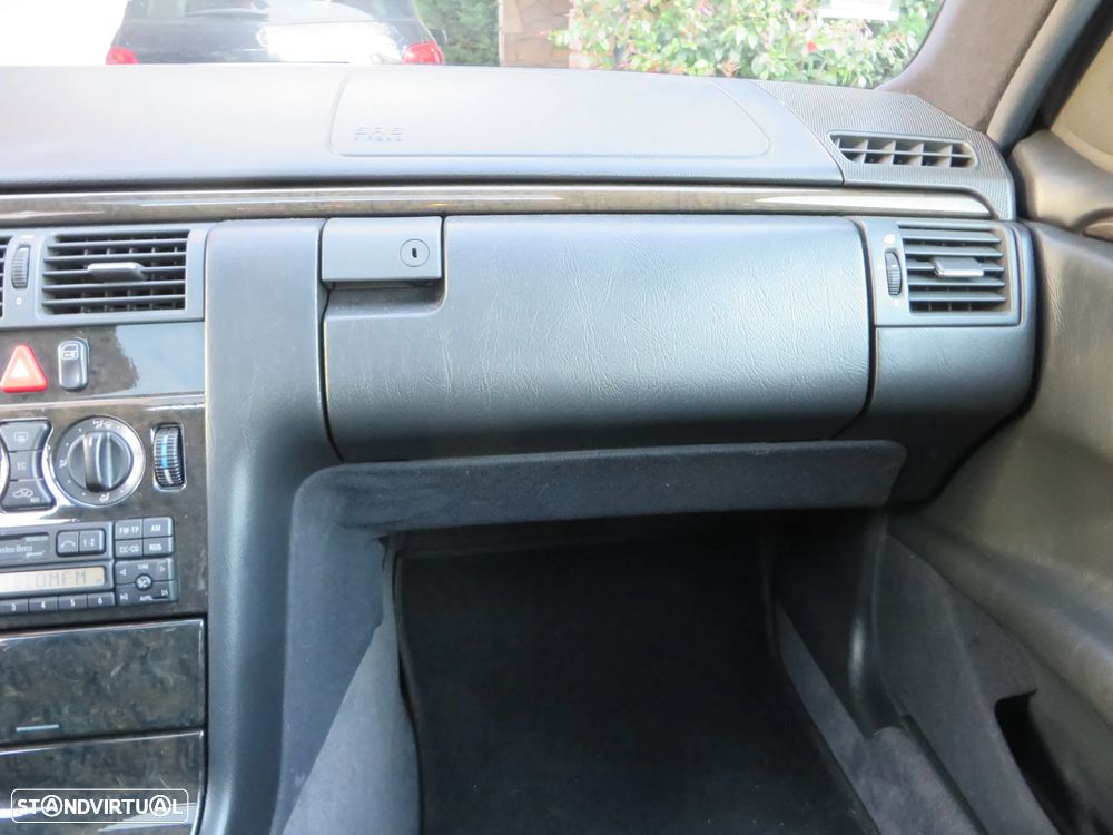 Mercedes-Benz E 250 TD Classic - 26
