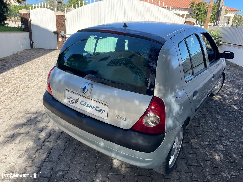 Renault Clio 1.2 16V Privilège - 8