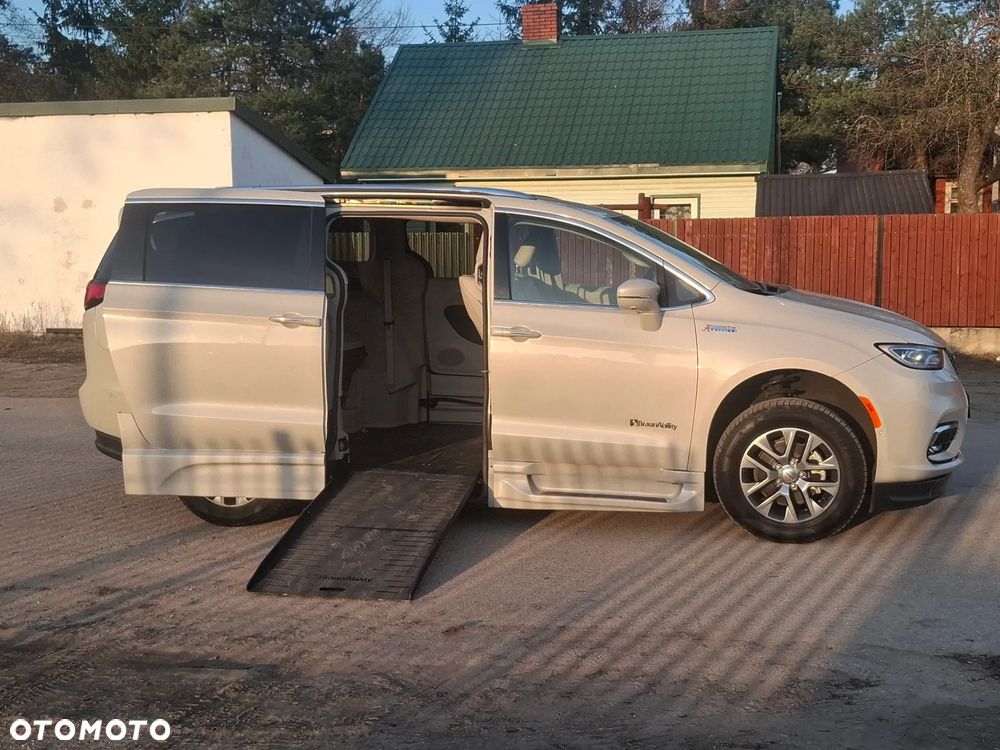 Chrysler Pacifica - 13