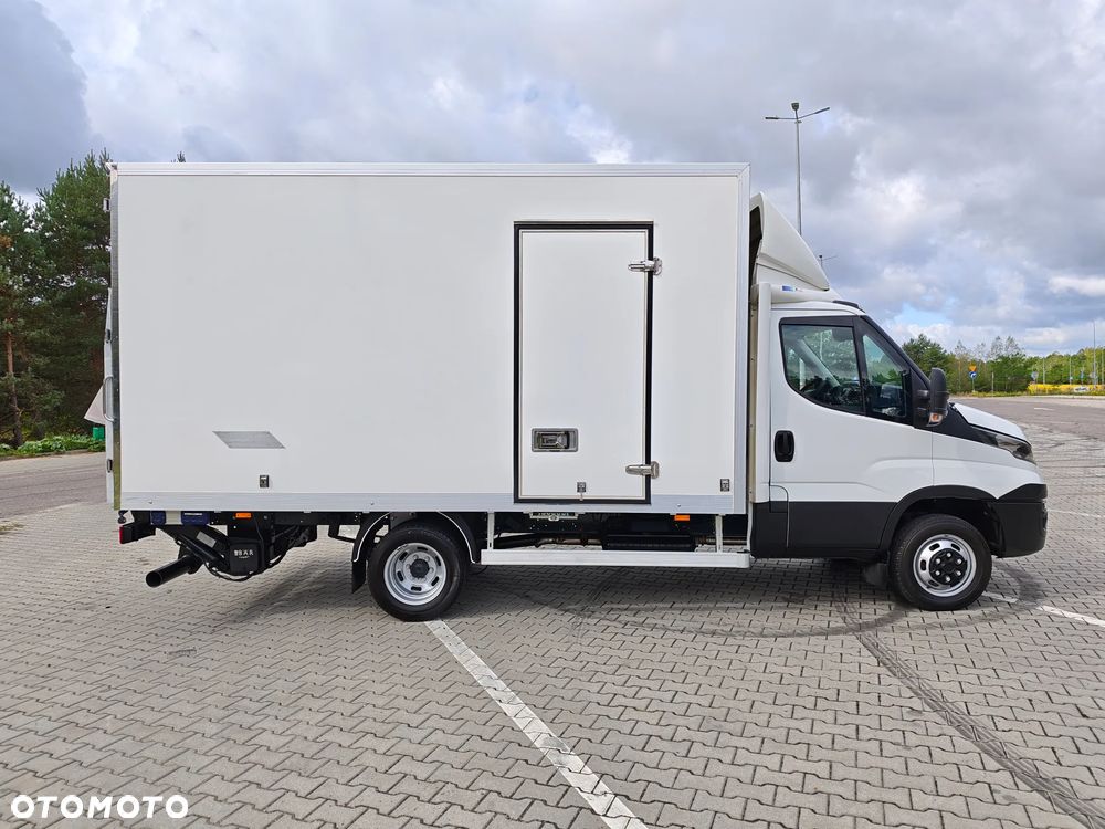 Iveco DAILY 3.0d 150KM** WINDA BAR 1000kg+UDT do 09.29r + STEROWANIE BEZPRZEWODOWE** Kontener 8-EuroPalet dł 425cm ** POLSKI SALON** 233 tyś KM** DMC do 3.5T kat.B** - 6