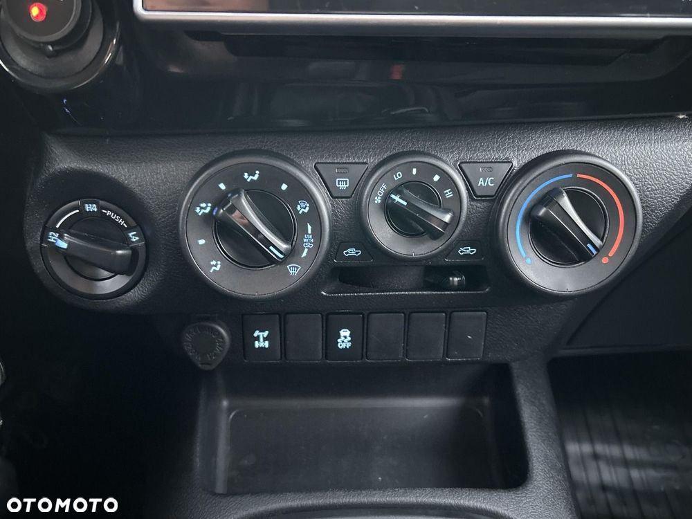 Toyota Hilux 2.4 D-4D Double Cab DLX 4x4 - 21